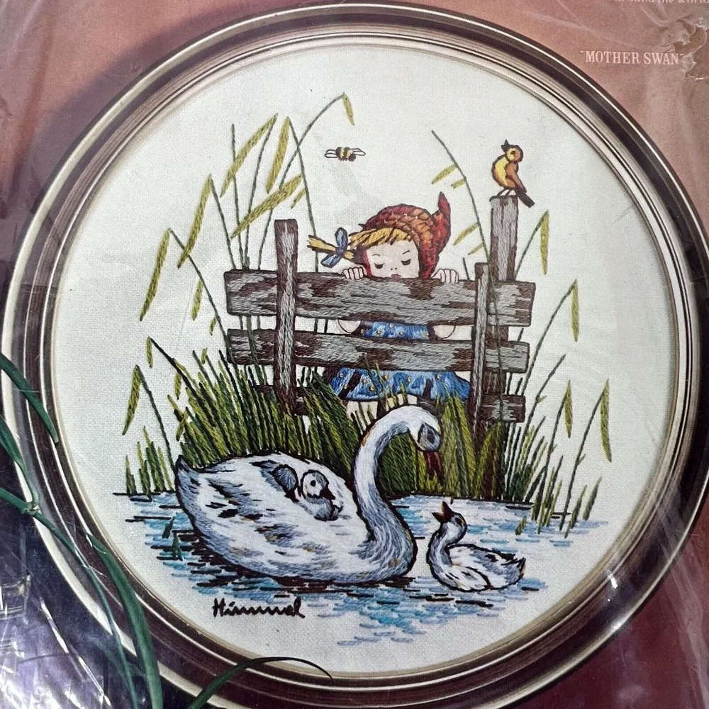 1977 Vintage‎ Paragon Needlecraft Hummel Stitchery Crewel Kit Mother Swan Round
